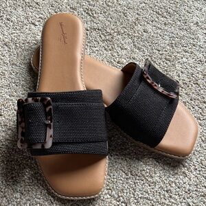 Universal thread sandals